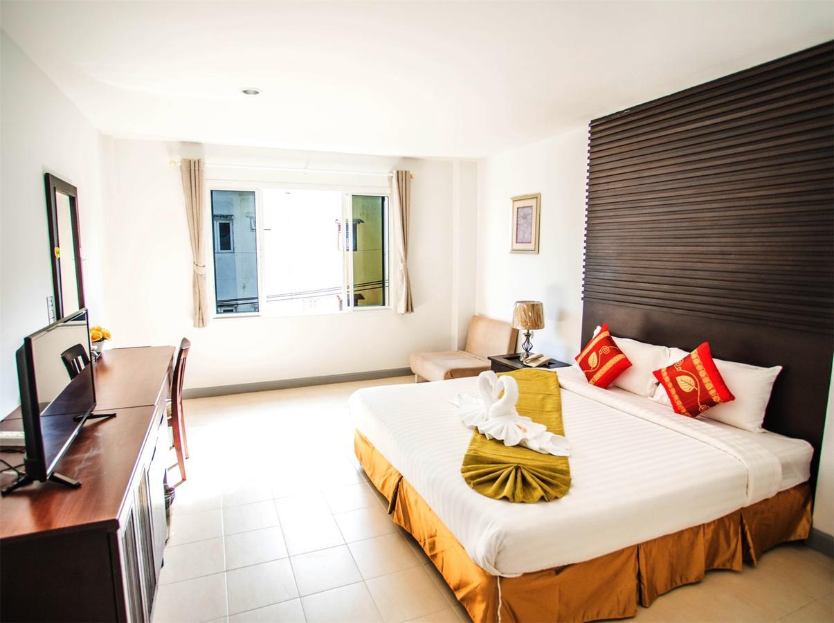 Отель Sino House Patong Экстерьер фото