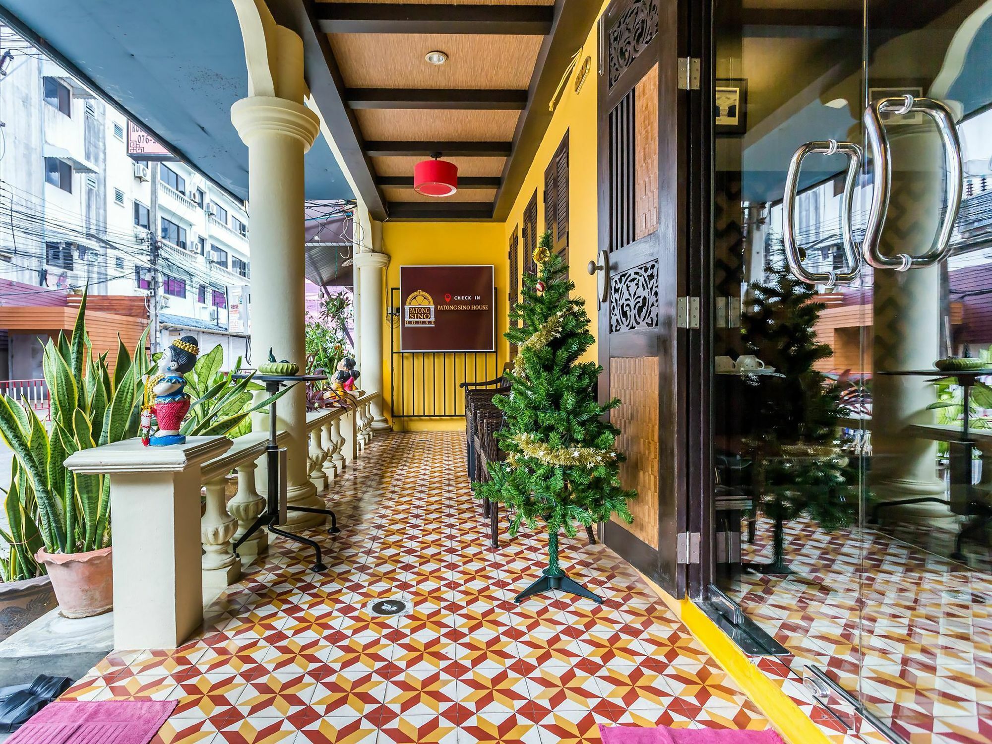 Отель Sino House Patong Экстерьер фото