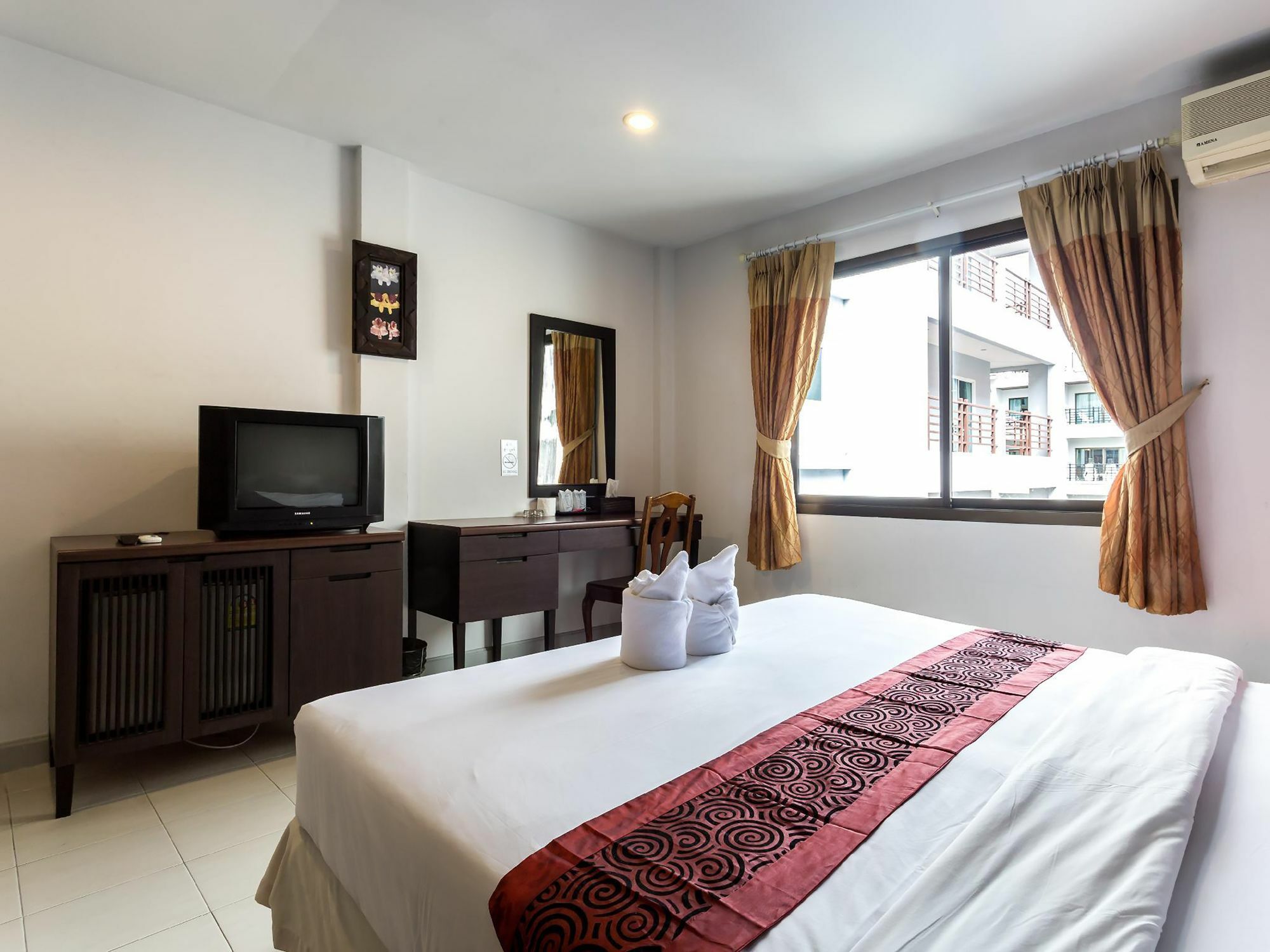 Отель Sino House Patong Экстерьер фото