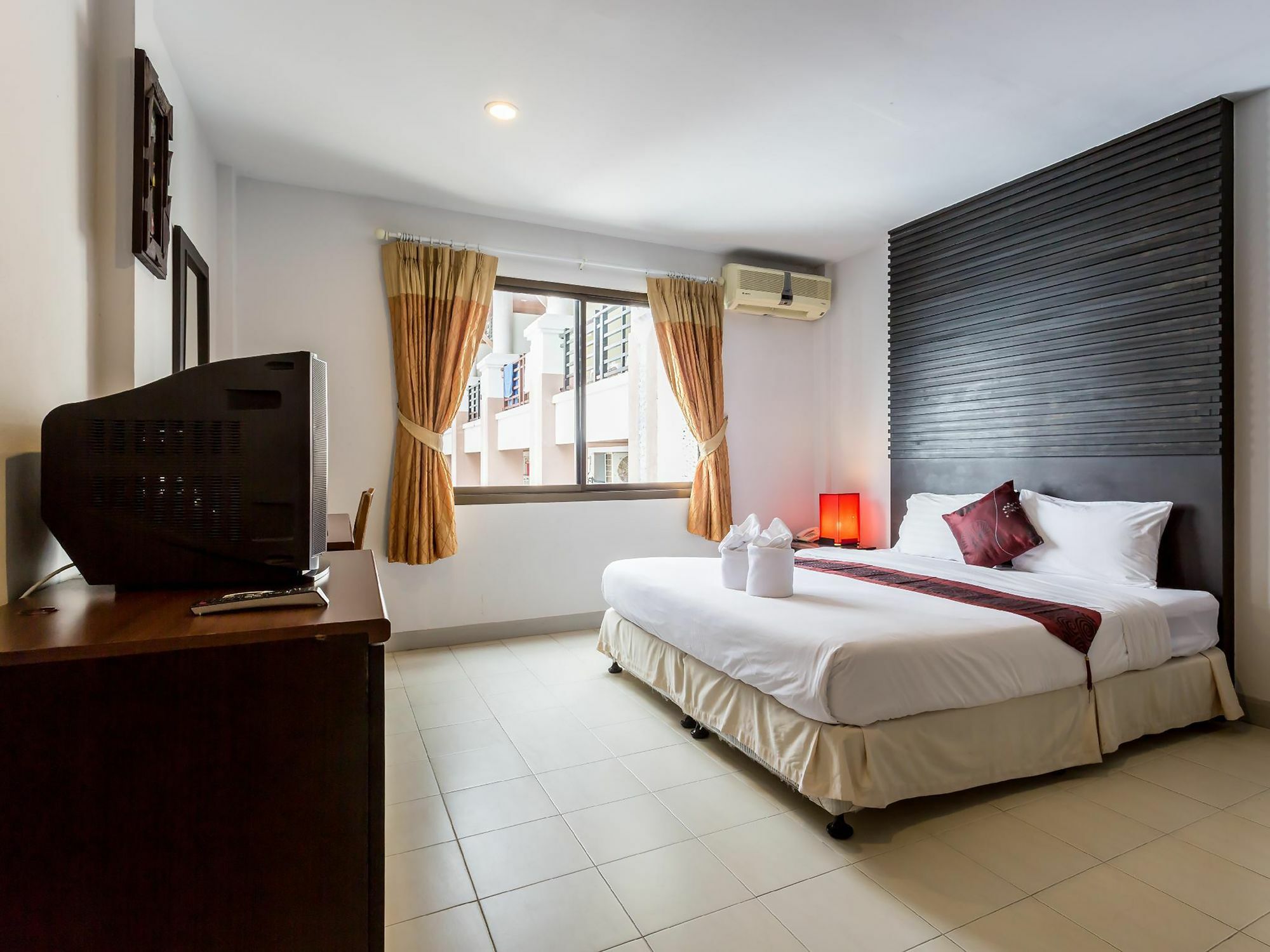 Отель Sino House Patong Экстерьер фото
