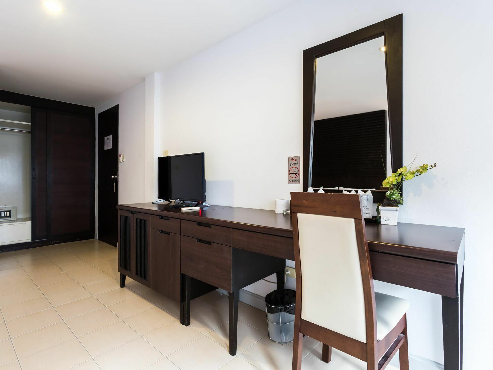 Отель Sino House Patong Экстерьер фото