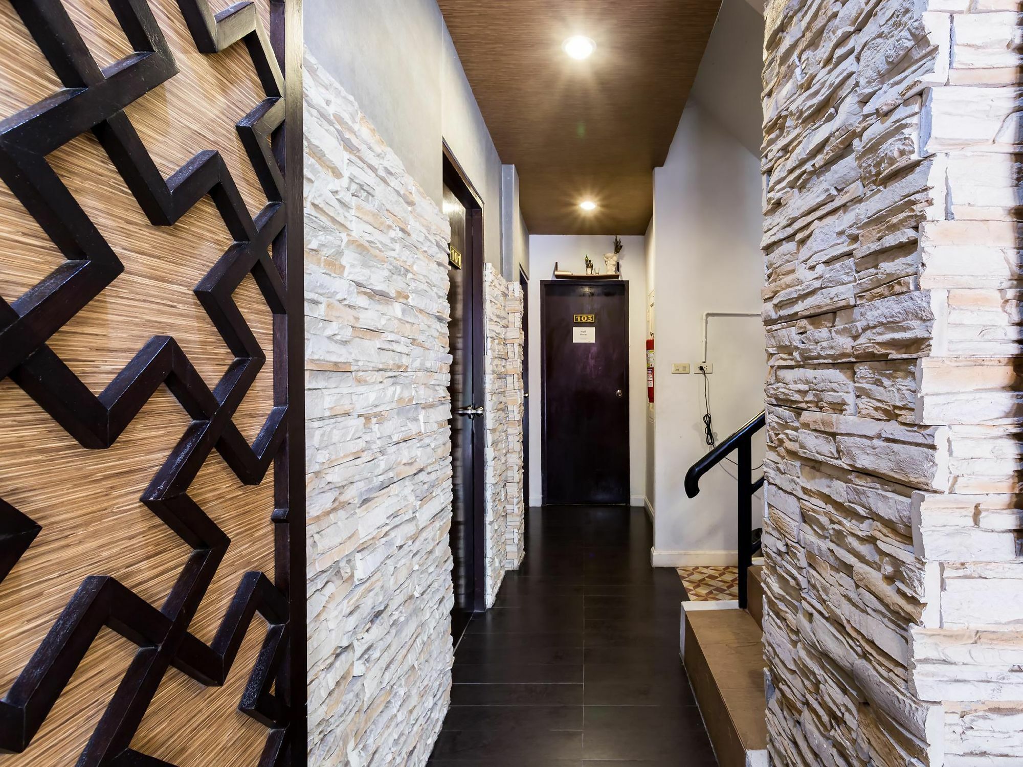 Отель Sino House Patong Экстерьер фото